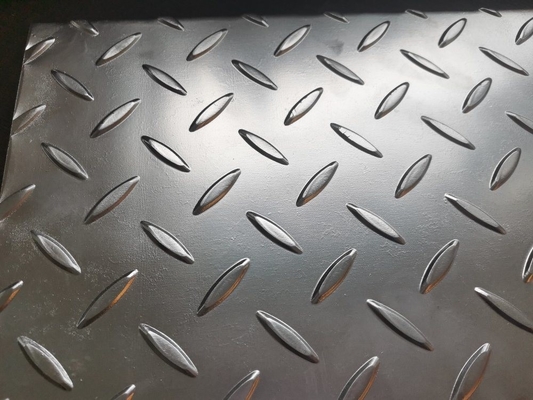 TP097 Diamond Pattern ASTM-B209 1/4 5052 3003 6061 Aluminum Tread Plate Length 1000mm -10000mm