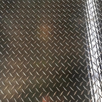 3003 5052 Grade Five Bar Aluminum Alloy Plate for Dog Box Fabrication Tread Sheet